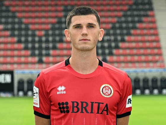 22.07.2026, xjhx, Fussball 3.Liga, SV Wehen Wiesbaden Porträttermin 2026 2027, Fototermin Saison 2026 27 v.l. Moritz Flotho (SV Wehen Wiesbaden) Wiesbaden *** July 22, 2026, xjhx, Soccer 3rd Division, SV Wehen Wiesbaden Photo Shoot 2026–2027, Photo Session for the 2026–2027 Season, from left: Moritz Flotho, SV Wehen Wiesbaden, Wiesbaden