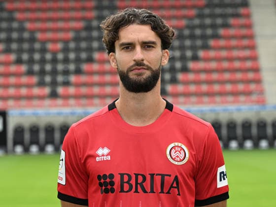 22.07.2026, xjhx, Fussball 3.Liga, SV Wehen Wiesbaden Porträttermin 2026 2027, Fototermin Saison 2026 27 v.l. Nikolas Agrafiotis (SV Wehen Wiesbaden) Wiesbaden *** July 22, 2026, xjhx, Soccer 3rd Division, SV Wehen Wiesbaden Photo Shoot 2026–2027, Photo Session for the 2026–27 Season, from left: Nikolas Agrafiotis, SV Wehen Wiesbaden, Wiesbaden