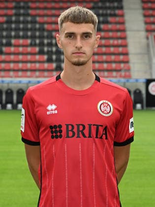 22.07.2026, xjhx, Fussball 3.Liga, SV Wehen Wiesbaden Porträttermin 2026 2027, Fototermin Saison 2026 27 v.l. Justin Janitzek (SV Wehen Wiesbaden) Wiesbaden *** July 22, 2026, xjhx, Soccer 3rd Division, SV Wehen Wiesbaden Photo Shoot 2026–2027, Photo Session for the 2026–27 Season, from left: Justin Janitzek, SV Wehen Wiesbaden, Wiesbaden