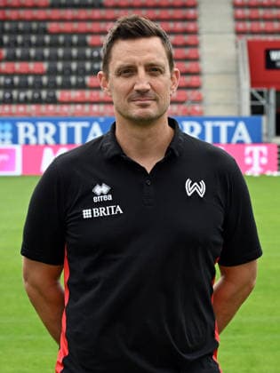 22.07.2026, xjhx, Fussball 3.Liga, SV Wehen Wiesbaden Porträttermin 2026 2027, Fototermin Saison 2026 27 v.l. Mannschaftsarzt Dr. Michael Hoestermann Wiesbaden *** July 22, 2026, xjhx, Soccer 3rd Division, SV Wehen Wiesbaden Photo Shoot 2026–2027, Photo Session for the 2026–2027 Season, from left: Team Doctor Dr. Michael Hoestermann, Wiesbaden