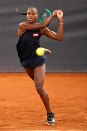 MSC Hamburg Ladies Open - Day 3 Noma Noha Akugue of Germany plays against fourth seed Anna Bondar of Hungary during their round of 16 match at the 2026 MSC Hamburg Ladies Open Women s tennis tournament at Am Rothenbaum in Hamburg, Germany. Hamburg Germany  Copyright: xOwenxHammondx originalFilename:hammond-2026msch260722_npAsx.jpg