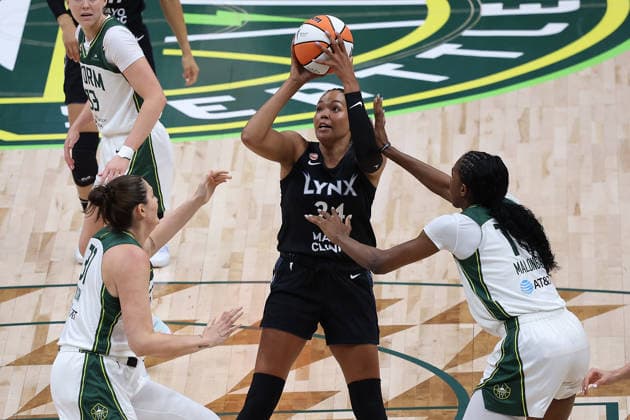 July 22, 2026, Seattle, Washington, USA: Minnesota Lynx forward NAPHEESA COLLIER (24) controls the ball in the first quarter of the WNBA, Basketball Damen, USA match between the Seattle Storm and Minnesota Lynx at Climate Pledge Arena in Seattle. WNBA 2026: Minnesota 86:76 Seattle  - ZUMAd218 20260722_zsp_d218_004 Copyright: xRichardxDizonx