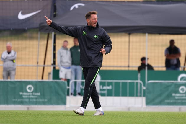 VfL Trainingslager, Weimarer Land Blankenhain, 22.07.2026, Fußball, Herren, Saison 2026 2027, 2. BL, VfL Wolfsburg, Sommer-Trainingslager: Tag 4. Cheftrainer Tobias Strobl (VfL Wolfsburg) Weimarer Land, Thüringen Deutschland *** VfL Training Camp, Weimarer Land Blankenhain, July 22, 2026, Soccer, Men s, 2026–2027 Season, 2. Bundesliga, VfL Wolfsburg, Summer Training Camp Day 4, Head Coach Tobias Strobl, VfL Wolfsburg, Weimarer Land, Thuringia, Germany