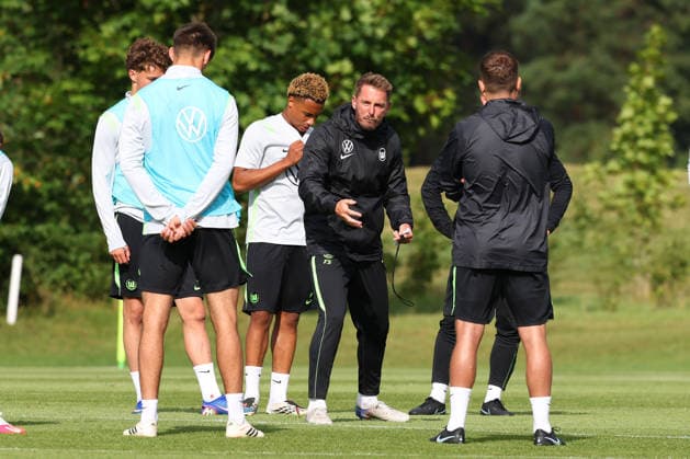 VfL Trainingslager, Weimarer Land Blankenhain, 22.07.2026, Fußball, Herren, Saison 2026 2027, 2. BL, VfL Wolfsburg, Sommer-Trainingslager: Tag 4. Cheftrainer Tobias Strobl (VfL Wolfsburg) Weimarer Land, Thüringen Deutschland *** VfL Training Camp, Weimarer Land Blankenhain, July 22, 2026, Soccer, Men s, 2026–2027 Season, 2. Bundesliga, VfL Wolfsburg, Summer Training Camp Day 4, Head Coach Tobias Strobl, VfL Wolfsburg, Weimarer Land, Thuringia, Germany