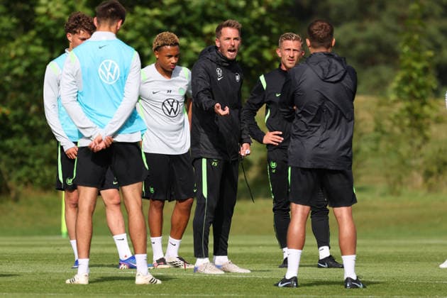 VfL Trainingslager, Weimarer Land Blankenhain, 22.07.2026, Fußball, Herren, Saison 2026 2027, 2. BL, VfL Wolfsburg, Sommer-Trainingslager: Tag 4. Cheftrainer Tobias Strobl (VfL Wolfsburg) Weimarer Land, Thüringen Deutschland *** VfL Training Camp, Weimarer Land Blankenhain, July 22, 2026, Soccer, Men s, 2026–2027 Season, 2. Bundesliga, VfL Wolfsburg, Summer Training Camp Day 4, Head Coach Tobias Strobl, VfL Wolfsburg, Weimarer Land, Thuringia, Germany