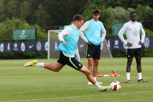 VfL Trainingslager, Weimarer Land Blankenhain, 22.07.2026, Fußball, Herren, Saison 2026 2027, 2. BL, VfL Wolfsburg, Sommer-Trainingslager: Tag 4., Dzenan Pejcinovic (VfL Wolfsburg) Weimarer Land, Thüringen Deutschland *** VfL Training Camp, Weimarer Land Blankenhain, July 22, 2026, Soccer, Men s, 2026–2027 Season, 2. Bundesliga, VfL Wolfsburg, Summer Training Camp Day 4, Dzenan Pejcinovic, VfL Wolfsburg, Weimarer Land, Thuringia, Germany