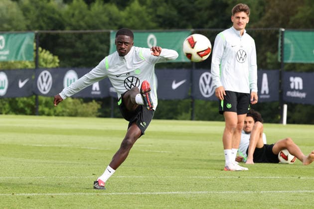 VfL Trainingslager, Weimarer Land Blankenhain, 22.07.2026, Fußball, Herren, Saison 2026 2027, 2. BL, VfL Wolfsburg, Sommer-Trainingslager: Tag 4., SaÃ«l Kumbedi (VfL Wolfsburg) Weimarer Land, Thüringen Deutschland *** VfL Training Camp, Weimarer Land Blankenhain, July 22, 2026, Soccer, Men s, 2026–2027 Season, 2. Bundesliga, VfL Wolfsburg, Summer Training Camp Day 4, Saël Kumbedi, VfL Wolfsburg, Weimarer Land, Thuringia, Germany