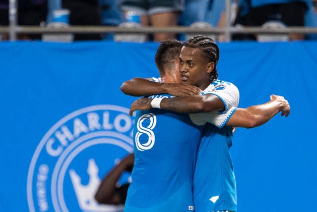 July 22, 2026: Charlotte FC offense Kerwin Vargas (18) celebrates with midfield Ashley Westwood (8) after a goal during the first half of the Major League Soccer match up against the Atlanta United at Bank of America Stadium in Charlotte, NC. ( CSM) MLS, Fussball Herren, USA 2026: Atlanta United At Charlotte FC Jul 22  - ZUMAc04_ 20260722_zma_c04_016 Copyright: xScottxKinserx