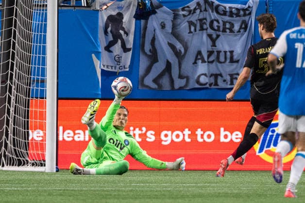 July 22, 2026: Charlotte FC goalkeeper Kristijan Kahlina (1) makes a save against the Atlanta United in the first half of the Major League Soccer match up at Bank of America Stadium in Charlotte, NC. ( CSM) MLS, Fussball Herren, USA 2026: Atlanta United At Charlotte FC Jul 22  - ZUMAc04_ 20260722_zma_c04_023 Copyright: xScottxKinserx