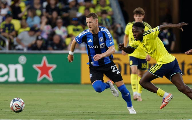 NASHVILLE, TN - JULY 22: CF MontrÃ al midfielder Fabian Herbers (21) makes a move in front of Nashville SC defender Jeisson Palacios (4) during a match between Nashville SC and CF MontrÃ al, July 22, 2026 at GEODIS Park in Nashville, Tennessee. (Photo by Matthew Maxey Icon Sportswire) SOCCER: JUL 22 MLS, Fussball Herren, USA Nashville SC vs CF Montreal EDITORIAL USE ONLY Icon26072203