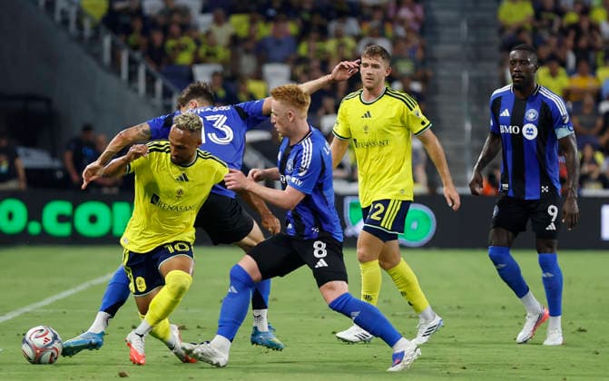 NASHVILLE, TN - JULY 22: Nashville SC forward Hany Mukhtar (10) is fouled by CF MontrÃ al midfielder Matty Longstaff (8) as they battle for a ball along the sideline during a match between Nashville SC and CF MontrÃ al, July 22, 2026 at GEODIS Park in Nashville, Tennessee. (Photo by Matthew Maxey Icon Sportswire) SOCCER: JUL 22 MLS, Fussball Herren, USA Nashville SC vs CF Montreal EDITORIAL USE ONLY Icon26072208