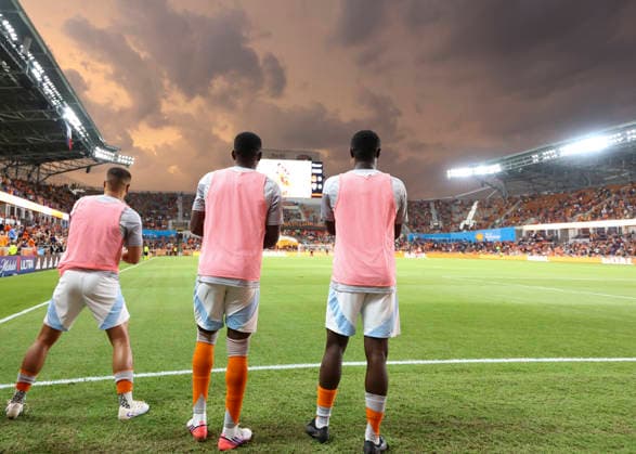 HOUSTON, TX - JULY 22: Long view of celebration of goal scored by Houston Dynamo FC midfielder HÃ ctor Herrera (16) in the first half during the MLS, Fussball Herren, USA match between Houston Dynamo FC and D.C. United on July 22, 2026 at Shell Energy Stadium in Houston, Texas. (Photo by Leslie Plaza Johnson Icon Sportswire) SOCCER: JUL 22 MLS Houston Dynamo FC vs D.C. United EDITORIAL USE ONLY Icon260722004