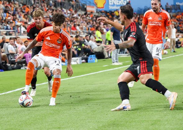 HOUSTON, TX - JULY 22: Houston Dynamo FC forward Lawrence Ennali (11) in action in the first half during the MLS, Fussball Herren, USA match between Houston Dynamo FC and D.C. United on July 22, 2026 at Shell Energy Stadium in Houston, Texas. (Photo by Leslie Plaza Johnson Icon Sportswire) SOCCER: JUL 22 MLS Houston Dynamo FC vs D.C. United EDITORIAL USE ONLY Icon260722005