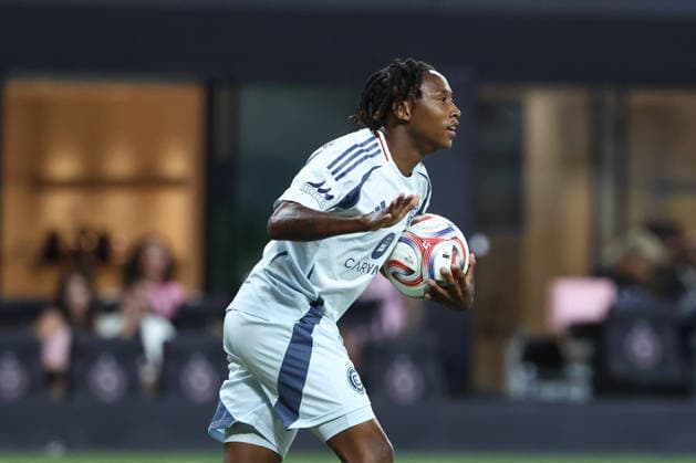 MIAMI, FL - JULY 22:Chicago Fire FC offense Puso Dithejane (12) celebrates his goal by running to pick it up in the second half during the MLS, Fussball Herren, USA match between Inter Miami CF and Chicago Fire FC on Wednesday, July 22, 2026 at Nu Stadium in Miami, FL (Photo by Peter Joneleit Icon Sportswire) SOCCER: JUL 22 MLS Inter Miami CF vs Chicago Fire FC EDITORIAL USE ONLY Icon260722033