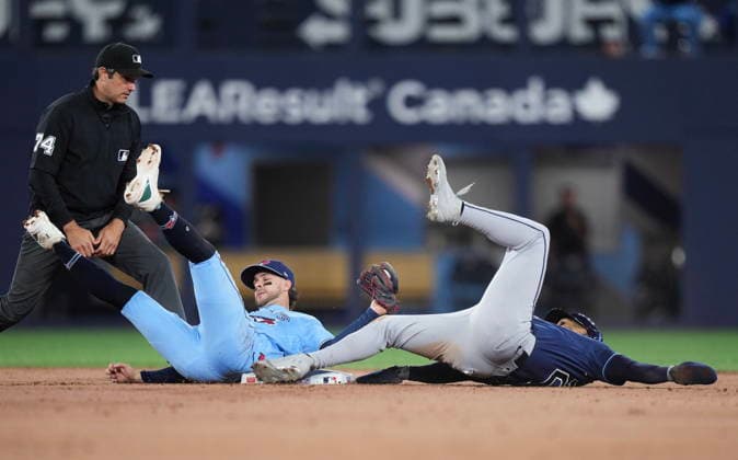July 22, 2026, Toronto, On, CANADA: Toronto Blue Jays second baseman Ernie Clement (22) tags out Tampa Bay Rays Victor Mesa Jr. (25) trying to steal second base during ninth inning MLB, Baseball Herren, USA baseball action in Toronto on Wednesday, July 22, 2026. Canada News - July 22, 2026  - ZUMAc35_ 20260722_zaf_c35_127 Copyright: xNathanxDenettex