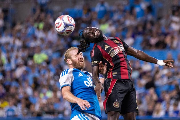 July 22, 2026: Atlanta United midfield Tristan Muyumba (8) heads the ball against Charlotte FC defense Tim Ream (3) during the first half of the Major League Soccer match up at Bank of America Stadium in Charlotte, NC. ( CSM) MLS, Fussball Herren, USA 2026: Atlanta United At Charlotte FC Jul 22  - ZUMAc04_ 20260722_zma_c04_075 Copyright: xScottxKinserx
