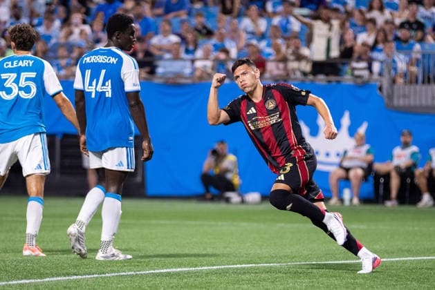 July 22, 2026: Atlanta United defense Elias Baez (3) celebrates after a goal in the second half against the Charlotte FC in the Major League Soccer match up at Bank of America Stadium in Charlotte, NC. ( CSM) MLS, Fussball Herren, USA 2026: Atlanta United At Charlotte FC Jul 22  - ZUMAc04_ 20260722_zma_c04_079 Copyright: xScottxKinserx