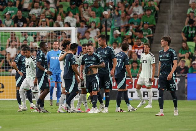 AUSTIN, TX - JULY 22: Albert Rusnak 11 of the Seattle Sounders FC grimaces after being injured as players scuffle with each other during the MLS, Fussball Herren, USA match between Austin FC and Seattle Sounders FC on July 22, 2026, at Q2 Stadium in Austin, TX. (Photo by David Buono Icon Sportswire) SOCCER: JUL 22 MLS Austin FC vs Seattle Sounders FC EDITORIAL USE ONLY Icon260722003