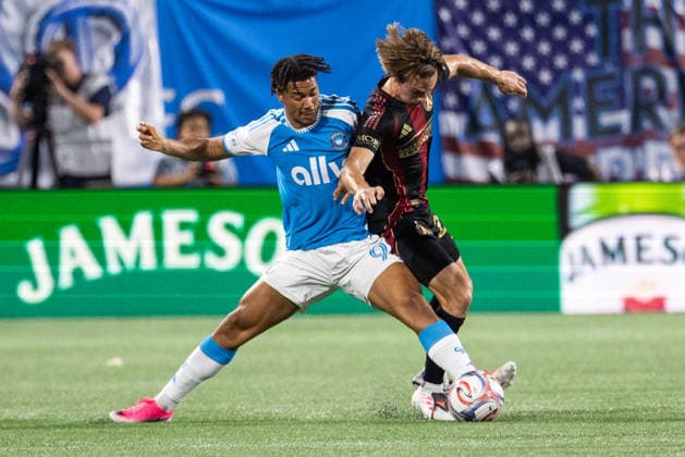 July 22, 2026: Charlotte FC offense Idan Toklomati (9) cuts off Atlanta United defense Ronald Hernandez (2) during the second half of the Major League Soccer match up at Bank of America Stadium in Charlotte, NC. ( CSM) MLS, Fussball Herren, USA 2026: Atlanta United At Charlotte FC Jul 22  - ZUMAc04_ 20260722_zma_c04_089 Copyright: xScottxKinserx