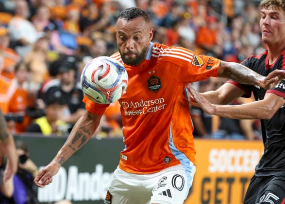 HOUSTON, TX - JULY 22: Houston Dynamo FC midfielder Guilherme Santos (20) in action in the first half during the MLS, Fussball Herren, USA match between Houston Dynamo FC and D.C. United on July 22, 2026 at Shell Energy Stadium in Houston, Texas. (Photo by Leslie Plaza Johnson Icon Sportswire) SOCCER: JUL 22 MLS Houston Dynamo FC vs D.C. United EDITORIAL USE ONLY Icon260722017