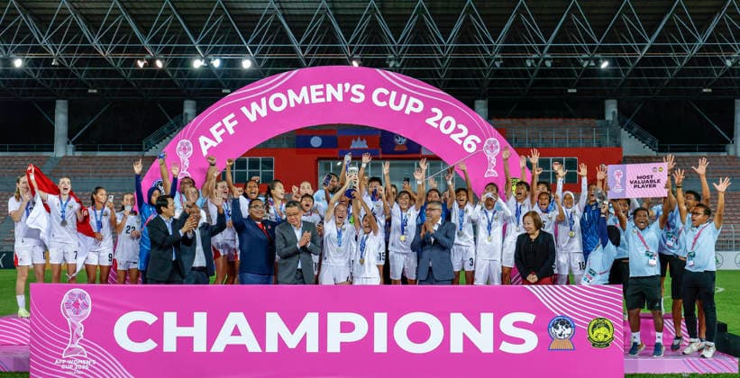 AFF Women s Cup 2026 Indonesia Vs Laos in Kuala Lumpur, Malaysia - 22 JULY 2026. Indonesia players and officials seen celebrating with trophy on the podium after winning Laos during the AFF Women s Cup 2026 Final match between Indonesia and Laos at Kuala Lumpur Football Stadium. Final score; Indonesia 5 : 0 Laos. Kuala Lumpur Malaysia Copyright: xWongxFokxLoyx xSOPAxImagesx 20260722_AFW_3389 copy