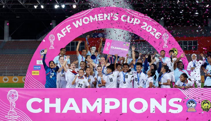 AFF Women s Cup 2026 Indonesia Vs Laos in Kuala Lumpur, Malaysia - 22 JULY 2026. Indonesia players seen celebrating with their trophy on the podium after winning Laos during the AFF Women s Cup 2026 Final match between Indonesia and Laos at Kuala Lumpur Football Stadium. Final score; Indonesia 5 : 0 Laos. Kuala Lumpur Malaysia Copyright: xWongxFokxLoyx xSOPAxImagesx 20260722_AFW_3438 copy