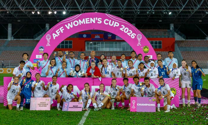 AFF Women s Cup 2026 Indonesia Vs Laos in Kuala Lumpur, Malaysia - 22 JULY 2026. Indonesia players seen posing for photo on the podium after winning Laos during the AFF Women s Cup 2026 Final match between Indonesia and Laos at Kuala Lumpur Football Stadium. Final score; Indonesia 5 : 0 Laos. Kuala Lumpur Malaysia Copyright: xWongxFokxLoyx xSOPAxImagesx 20260722_AFW_3473 copy