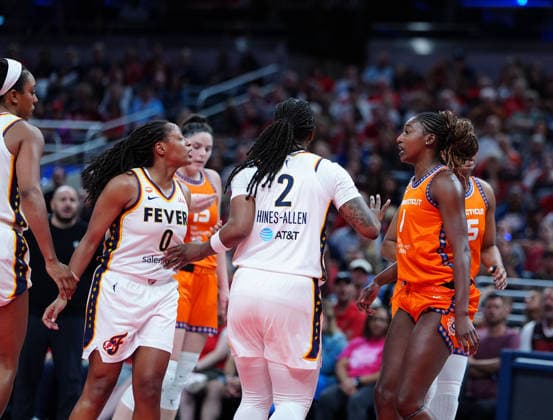 INDIANAPOLIS, IN - JULY 22: Indiana Fever guard Kelsey Mitchell (0) and Connecticut Sun forward Diamond Miller (1) exchange words on July 22, 2026, at Gainbridge Fieldhouse in Indianapolis, Indiana. (Photo by Brian Spurlock Icon Sportswire) WNBA, Basketball Damen, USA JUL 22 Connecticut Sun at Indiana Fever EDITORIAL USE ONLY Icon26072230
