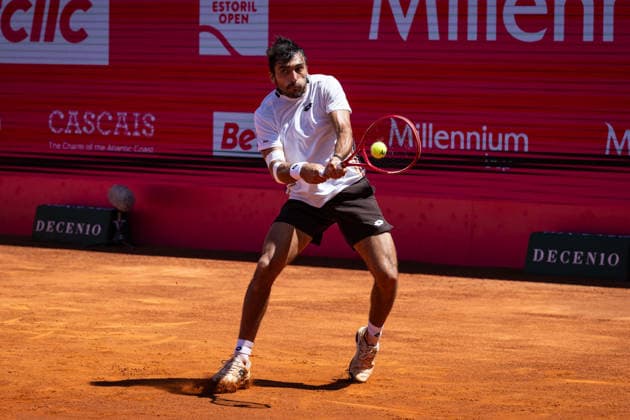 Millennium Estoril Open 2026 at Clube de Tenis do Estoril in Cascais, Portugal - 22 JULY 2026. Roman Burruchaga of Argentina seen in action during the tennis match between Nuno Borges of Portugal (not in view) and Roman Burruchaga of Argentina during the Millennium Estoril Open 2026 at Clube de Tenis do Estoril. Alexander Blocky won 3-6, 6-4, 7-6 Cascais Portugal Copyright: xHenriquexCasinhasx xSOPAxImagesx HCASINHAS_22072026_ESTORILOPEN_ATP250_007