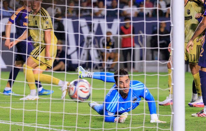 July 22, 2026, Carson, California, USA: Goalkeeper, JT Marcinkowski 12 of the LA Galaxy is unable to stop a shot into goal by Lukas MacNaughton 5 of the St. Louis City SC during a regular season MLS, Fussball Herren, USA match on Wednesday July 22, 2026 at Dignity Health Sports Park Stadium in Carson, California. JAVIER ROJAS PI LA Galaxy Vs. St. Louis City FC  - ZUMAp124 20260722_zaa_p124_013 Copyright: xJavierxRojasx