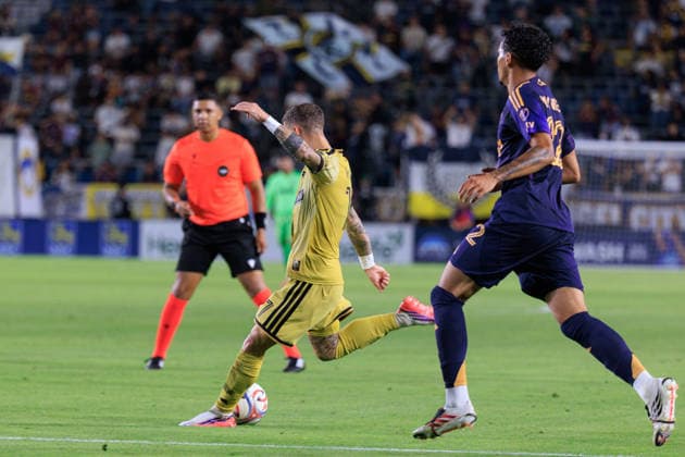 July 22, 2026, Carson, California, USA: Marcel Hartel 17 of the St. Louis City FC takes a shot for a goal during a regular season MLS, Fussball Herren, USA match against the LA Galaxy on Wednesday July 22, 2026 at Dignity Health Sports Park Stadium in Carson, California. JAVIER ROJAS PI LA Galaxy Vs. St. Louis City FC  - ZUMAp124 20260722_zaa_p124_015 Copyright: xJavierxRojasx