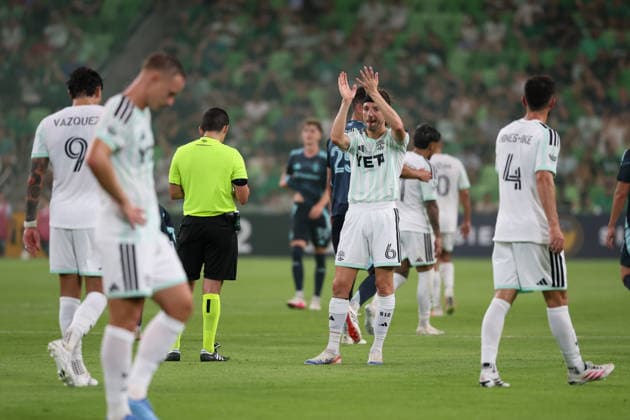 AUSTIN, TX - JULY 22: Ilie Sanchez 6 of the Austin FC claps after a yellow card on a Seattle Sounders FC player during the MLS, Fussball Herren, USA match between Austin FC and Seattle Sounders FC on July 22, 2026, at Q2 Stadium in Austin, TX. (Photo by David Buono Icon Sportswire) SOCCER: JUL 22 MLS Austin FC vs Seattle Sounders FC EDITORIAL USE ONLY Icon260722033