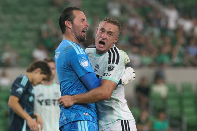 AUSTIN, TX - JULY 22: Brad Stuver 1 of the Austin FC screams and hugs Oleksandr Svatok 5 of the Austin FC after he blocks a shot in the box during the MLS, Fussball Herren, USA match between Austin FC and Seattle Sounders FC on July 22, 2026, at Q2 Stadium in Austin, TX. (Photo by David Buono Icon Sportswire) SOCCER: JUL 22 MLS Austin FC vs Seattle Sounders FC EDITORIAL USE ONLY Icon260722044