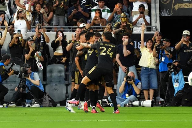 Los Angeles players celebrate a goal during an MLS, Fussball Herren, USA League match between Los Angeles and Real Salt Lake at BMO Stadium in Los Angeles, USA, 22 July 2026. MLS League: Los Angeles vs. Real Salt Lake !ACHTUNG: NUR REDAKTIONELLE NUTZUNG!  Copyright: xOmarxAlonsox AMDEP9242 20260723-55020966004_1