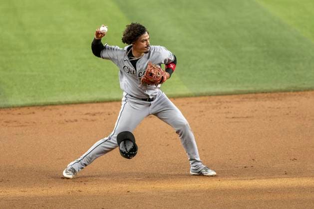 July 22, 2026, Arlington, Texas, USA: Chicago White Sox third baseman MIGUEL VARGAS (20) fields a ground ball against the Texas Rangers and throws the runner out at first base at Globe Life Field. White Sox win 4-2. MLB, Baseball Herren, USA 2026: White Sox 4:2 Rangers  - ZUMAf180 20260722_zsp_f180_008 Copyright: xMarkxFannx