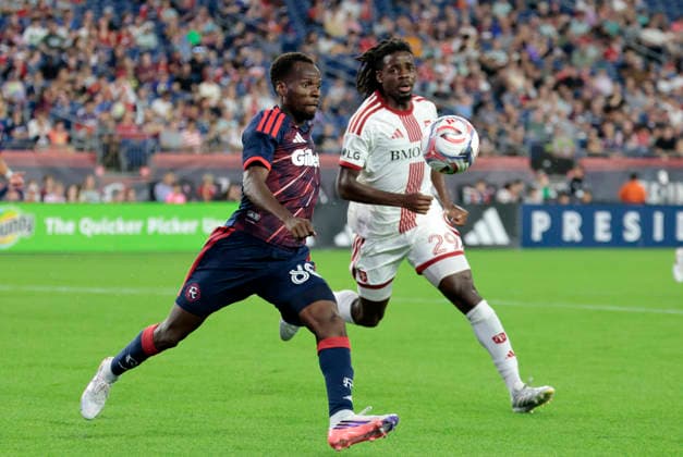 FOXBOROUGH, MA - JULY 22: Alhassan Yusuf 80 of the New England Revolution moves to clear the ball from Deandre Kerr 29 of the Toronto FC during a match between the New England Revolution and Toronto FC on July 22, 2026 at Gillette Stadium in Boston, Massachusetts. (Photo by Fred Kfoury III Icon Sportswire) SOCCER: JUL 22 MLS, Fussball Herren, USA New England Revolution vs Toronto FC EDITORIAL USE ONLY Icon482260722023