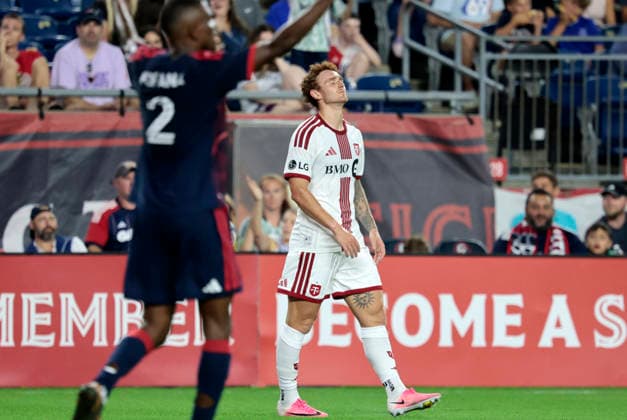 FOXBOROUGH, MA - JULY 22: Josh Sargent 9 of the Toronto FC reacts to an offside call during a match between the New England Revolution and Toronto FC on July 22, 2026 at Gillette Stadium in Boston, Massachusetts. (Photo by Fred Kfoury III Icon Sportswire) SOCCER: JUL 22 MLS, Fussball Herren, USA New England Revolution vs Toronto FC EDITORIAL USE ONLY Icon482260722033