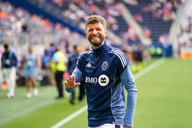 July 22, 2026, Cincinnati, Ohio, USA: Vancouver Whitecaps forward Thomas MoÂ¼ller (13) seen waving and smiling at fans before an MLS, Fussball Herren, USA game at TQL Stadium during an MLS game at TQL Stadium Soccer 2026:FC Cincinnati V Vancouver Whitecaps  - ZUMAt168 20260722_zsp_t168_001 Copyright: xTrentxPattersonx