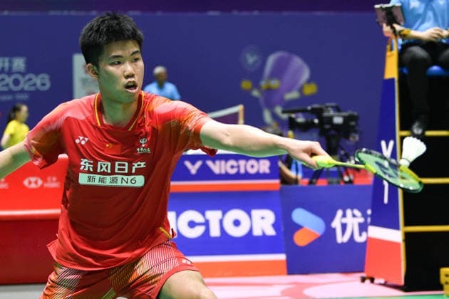 CHANGZHOU, CHINA - JULY 23: Weng Hongyang of China competes in the Men s Singles Round of 16 match against Leong Jun Hao of Malaysia on day 3 of the China Open 2026 at Changzhou Olympic Sports Center Gymnasium on July 23, 2026 in Changzhou, Jiangsu Province of China.  Copyright: xVCGx 111655939255
