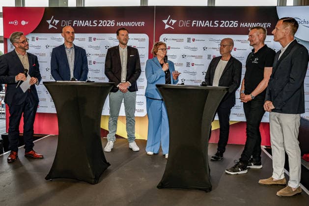 Die Finals 2026 Hannover - Eröffnungsfeier Eröffnungsfeier, Die Finals Hannover 2026, Präsentation der 24 Sportarten. Empfang geladener Gäste und Talk im angrenzenden Hotel Courtyard. (v.l.n.r) Jan Sedelis, Moderator; Belit Onay, Oberbürgermeister Landeshauptstadt Hannover; Christian Katz, HMTG; Daniela Behrens, Niedersächsische Ministerin für Inneres und Jens Palandt, Erster Regionsrat der Region Hannover; Hagen Boßdorf, Geschäftsführer Finals GmbH; AndrÃ Lawiszus, Veranstalter des Maschseefestes und Geschäftsführer der HVG Hannover Maschsee, Nordufer Niedersachsen, Region Hannover Germany *** The 2026 Finals in Hanover: Opening Ceremony, The Finals Hannover 2026, presentation of the 24 sports; reception for invited guests and panel discussion at the adjacent Courtyard Hotel; from left to right: Jan Sedelis, host Belit Onay, Mayor of the State Capital of Hannover Christian Katz, Daniela Behrens, Member of the State Parliament (HMTG); Jens Palandt, Lower Saxony Minister of the Interior and Sports; Hagen Boßdorf, First Regional Councilor of the Hanover Region; AndrÃ Lawiszus, Managing Director of Finals GmbH; organizer of the Maschsee Festival and Managing Director of HVG Hannover Maschsee, North Shore of Lower Saxony, Hanover Region, Germany