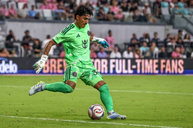 July 22, 2026, Miami, Florida, USA: Rocco Rios Novo (34) of Inter Miami CF kicks a ball during a MLS, Fussball Herren, USA match between Inter Miami CF and Chicago Fire FC Soccer 2026: Inter Miami 3:2 Chicago Fire.  - ZUMAa257 20260722_zsp_a257_029 Copyright: xChrisxArjoonx