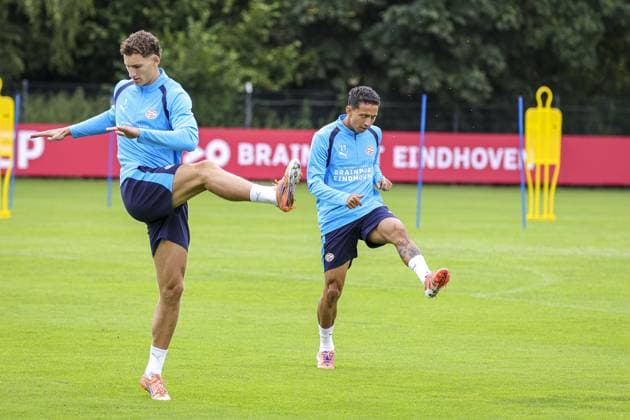 MARIENFELD , 23-07-2026 , trainingsfield Hotel-Residence Klosterpforte , season 2026 2027 , Dutch pre-season football , training PSV , picture shows PSV Player Ruben van Bommel and PSV Player Mauro Junior during the warming up PSV training camp 22-07-2026  x205161039x Copyright: