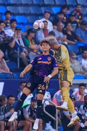 July 22, 2026, Carson, California, USA: Lukas MacNaughton 5 of the St. Louis City SC and Harbor Miller 26 of the LA Galaxy go up for a head ball during a regular season MLS, Fussball Herren, USA match on Wednesday July 22, 2026 at Dignity Health Sports Park Stadium in Carson, California. LA Galaxy loses to St. Louis City FC, 1-3. JAVIER ROJAS PI LA Galaxy Vs. St. Louis City FC  - ZUMAp124 20260722_zaa_p124_041 Copyright: xJavierxRojasx