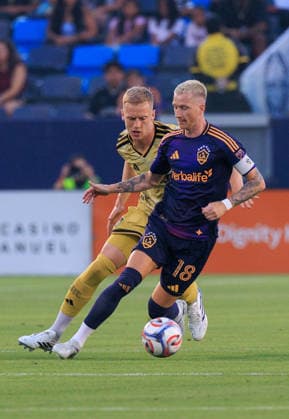 July 22, 2026, Carson, California, USA: Timo Baumgartl 32 of the St. Louis City SC challenges Marco Reus 18 of the LA Galaxy during a regular season MLS, Fussball Herren, USA match on Wednesday July 22, 2026 at Dignity Health Sports Park Stadium in Carson, California. LA Galaxy loses to St. Louis City FC, 1-3. JAVIER ROJAS PI LA Galaxy Vs. St. Louis City FC  - ZUMAp124 20260722_zaa_p124_043 Copyright: xJavierxRojasx