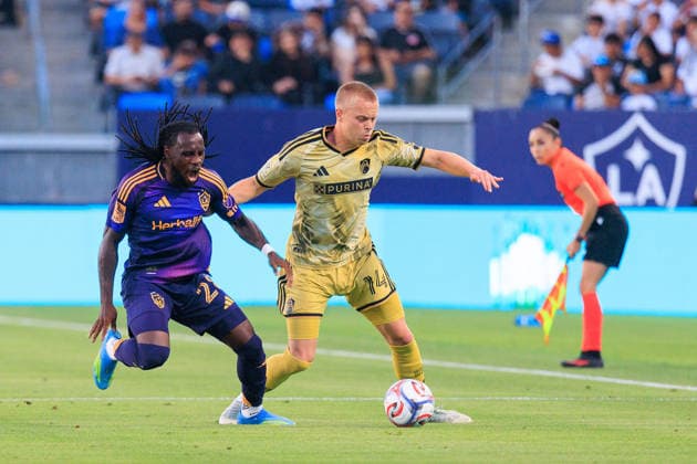 July 22, 2026, Carson, California, USA: Tomas Totland 14 of the St. Louis City SC battles for the ball with Joseph Paintsil 28 of the LA Galaxy during a regular season MLS, Fussball Herren, USA match on Wednesday July 22, 2026 at Dignity Health Sports Park Stadium in Carson, California. LA Galaxy loses to St. Louis City FC, 1-3. JAVIER ROJAS PI LA Galaxy Vs. St. Louis City FC  - ZUMAp124 20260722_zaa_p124_044 Copyright: xJavierxRojasx
