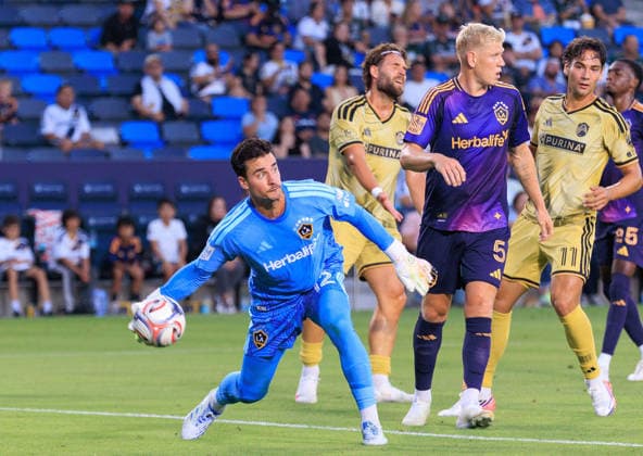 July 22, 2026, Carson, California, USA: Goalkeeper, JT Marcinkowski 12 of the LA Galaxy puts the ball in playduring a regular season MLS, Fussball Herren, USA match against the St. Louis City FC on Wednesday July 22, 2026 at Dignity Health Sports Park Stadium in Carson, California. LA Galaxy loses to St. Louis City FC, 1-3. JAVIER ROJAS PI LA Galaxy Vs. St. Louis City FC  - ZUMAp124 20260722_zaa_p124_046 Copyright: xJavierxRojasx