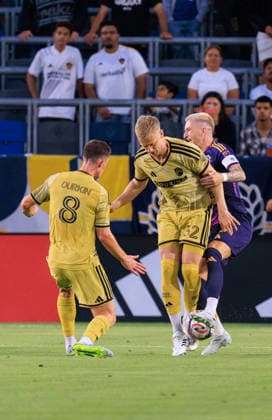 July 22, 2026, Carson, California, USA: Marco Reus 18 of the LA Galaxy challenges Timo Baumgartl 32 for the ball during a regular season MLS, Fussball Herren, USA match on Wednesday July 22, 2026 at Dignity Health Sports Park Stadium in Carson, California. LA Galaxy loses to St. Louis City FC, 1-3. JAVIER ROJAS PI LA Galaxy Vs. St. Louis City FC  - ZUMAp124 20260722_zaa_p124_047 Copyright: xJavierxRojasx