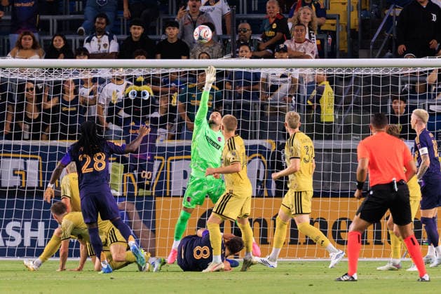 July 22, 2026, Carson, California, USA: Goalkeeper, Roman Burki 1 of the St. Louis City SC saves a shot by Joseph Paintsil 28 of the LA Galaxy during a regular season MLS, Fussball Herren, USA match on Wednesday July 22, 2026 at Dignity Health Sports Park Stadium in Carson, California. LA Galaxy loses to St. Louis City FC, 1-3. JAVIER ROJAS PI LA Galaxy Vs. St. Louis City FC  - ZUMAp124 20260722_zaa_p124_051 Copyright: xJavierxRojasx