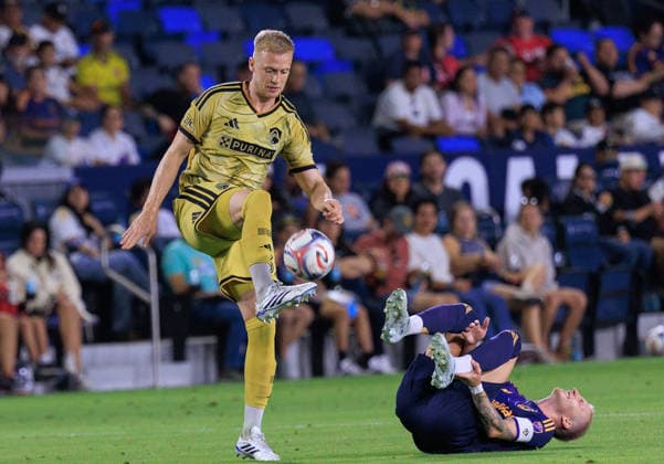 July 22, 2026, Carson, California, USA: Marco Reus 18 of the LA Galaxy goes down after a clash with Timo Baumgartl 32 of the St. Louis City SC during a regular season MLS, Fussball Herren, USA match on Wednesday July 22, 2026 at Dignity Health Sports Park Stadium in Carson, California. LA Galaxy loses to St. Louis City FC, 1-3. JAVIER ROJAS PI LA Galaxy Vs. St. Louis City FC  - ZUMAp124 20260722_zaa_p124_054 Copyright: xJavierxRojasx