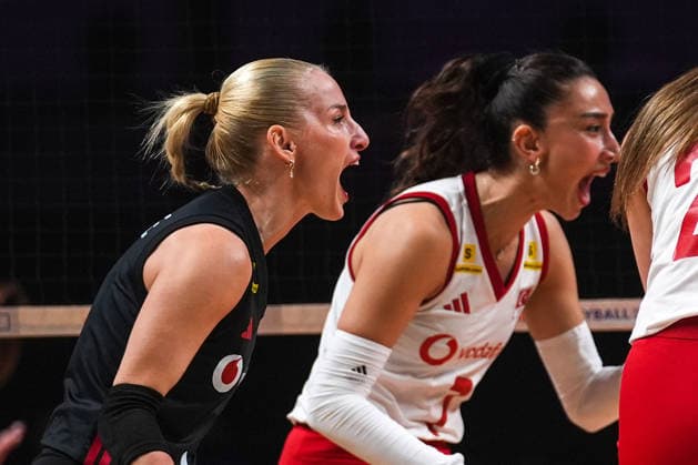 Turkiye v Canada - 2026 FIVB Volleyball Nations League MACAU, CHINA - JULY 23: Gizem Orge (L) and Hande Baladin (R) of Turkiye celebrate after a point during the 2026 FIVB Volleyball Nations League (VNL) quarterfinal match between Turkiye and Canada at the East Asian Games Dome in Macau, China on July 23, 2026. Dilara Irem Sancar Anadolu Macau China. Editorial use only. Please get in touch for any other usage.  Copyright: x2026xAnadoluxDilaraxIremxSancarx